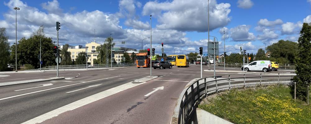 Ett av målen har varit att pröva om tjänsteskjuts i kombination med cykel kan minska kommunens behov av tjänstebilar. Pressbild: Karlstad kommun