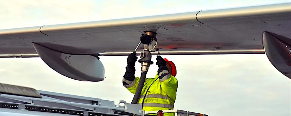 Tankning av flygplan. Foto: V. Ström. Swedavia Airports