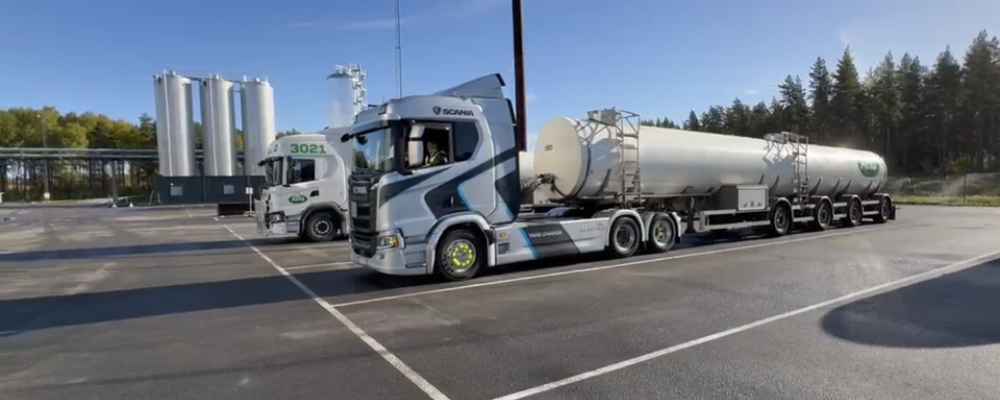 Arla undersöker möjligheterna att elektrifiera de tunga mjölktransporterna. Foto: Arla