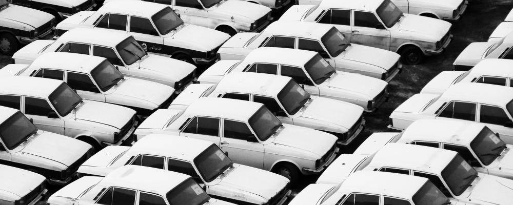 Nyregistreringarna för personbilar minskade med 4 procent i oktober. Foto: hasan almasi unsplash