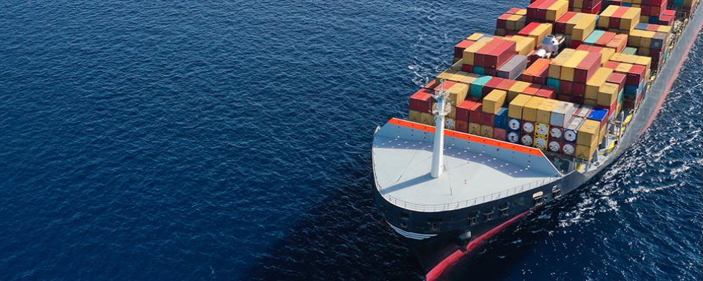 Sjöfarten, som redan kämpar med stigande bränslepriser och dyr teknik, står för närvarande utan gemensam kurs. Foto: DHL