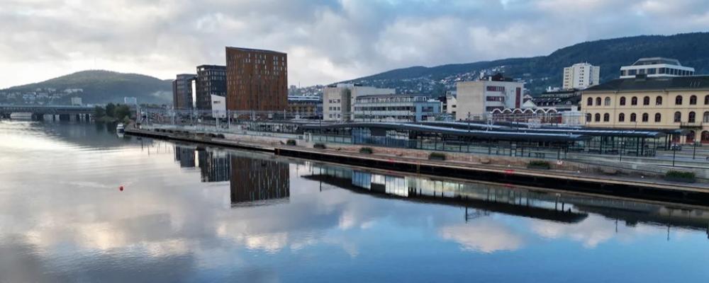 Det nya dubbelspåret gör det möjligt att köra tåg i högre hastighet och möjliggör tätare avgångar. Med sex nya spår på Drammen station kan trafiken hanteras mer flexibelt och punktligheten förbättras. Foto: Bane NOR