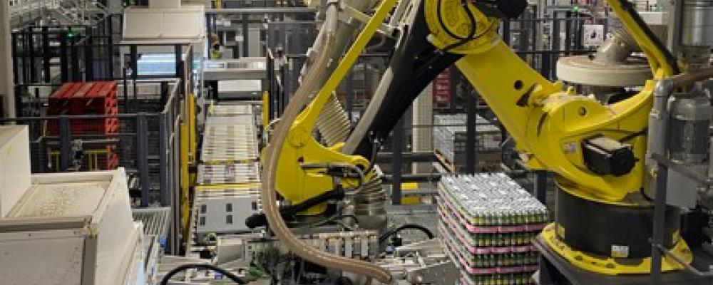 Robotar sköter det sista plocket på pall, som tidigare var ett manuellt moment. Foto: Simon Matthis