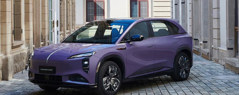 Kinesiska märken som BYD, GAC, Changan och Hongqi (i bilden) visar en allt tydligare närvaro på den europeiska marknaden. Foto: Hongqi