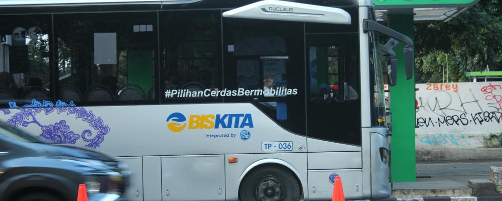Bussoperatören BIS KITA är en del av ett elbussprogram i Indonesien. Foto: Andres Suhendrawan/Unsplash
