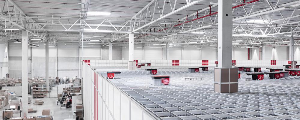 Den nya automationslösningen blir den första egendriftade AutoStore-anläggningen inom svensk regionvård. Foto: Autostore