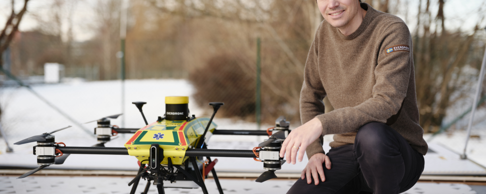 Mats Sällström tillsammans med  Everdrone E3 Foto: Everdrone