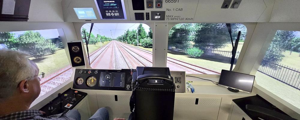 ERTMS-simulator vid Freightliners utbildningsanläggning i Ipswich, England. Foto: Kitmasterbloke/Wikimedia Commons/https://commons.wikimedia.org/wiki/File:Freightliner_66_591_ERTMS_Driving_simulator.jpg