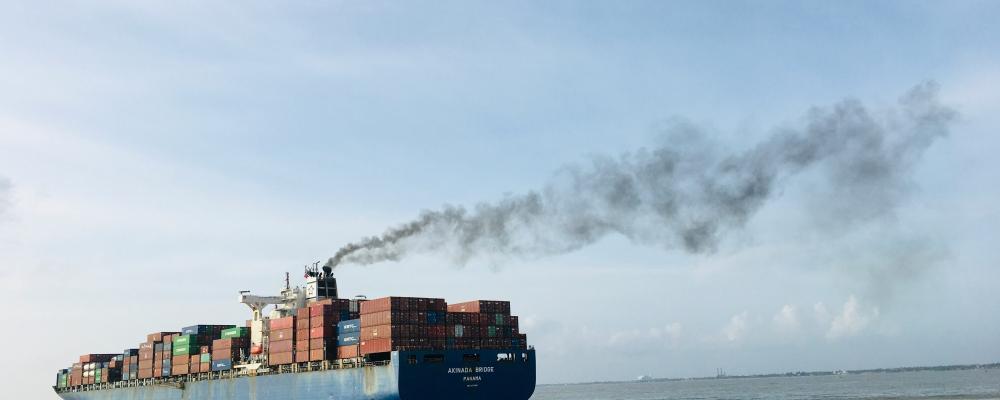 Containerfartyg lämnar hamnen i Colombo i Sri Lanka. Foto: Nilantha Ilangamuwa/Unsplash