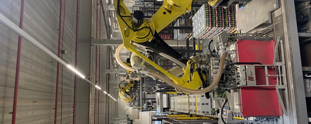 Robotar sköter det sista plocket på pall, som tidigare var ett manuellt moment. Foto: Simon Matthis