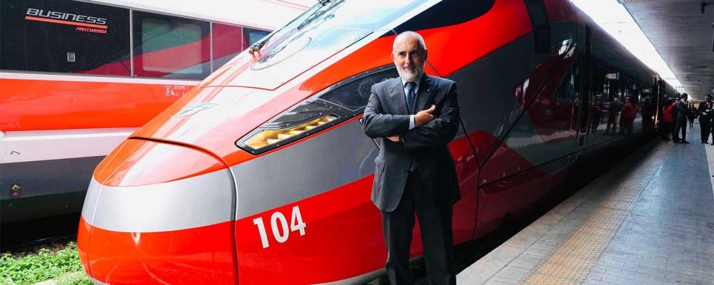 Modellen presenterades av Stefano Antonio Donnarumma, vd och generaldirektör för FS Group, samt Gianpiero Strisciuglio, vd och generaldirektör för Trenitalia. Uppgraderingen är en del av företagets strategiska plan för 2025–2029, som bland annat fokuserar på teknologisk utveckling och hållbarhet. Foto: FS Group