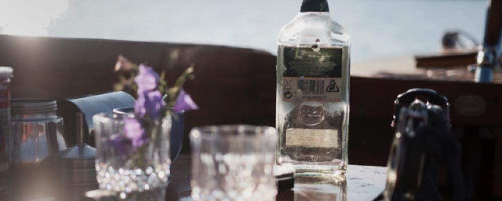 Gränsen för sjöfylleri i Sverige är 0,2 promille i blodet eller 0,10 milligram per liter i utandningsluften. Grovt sjöfylleri definieras som 1,0 promille eller mer i blodet. Foto: Cloudberry Communications