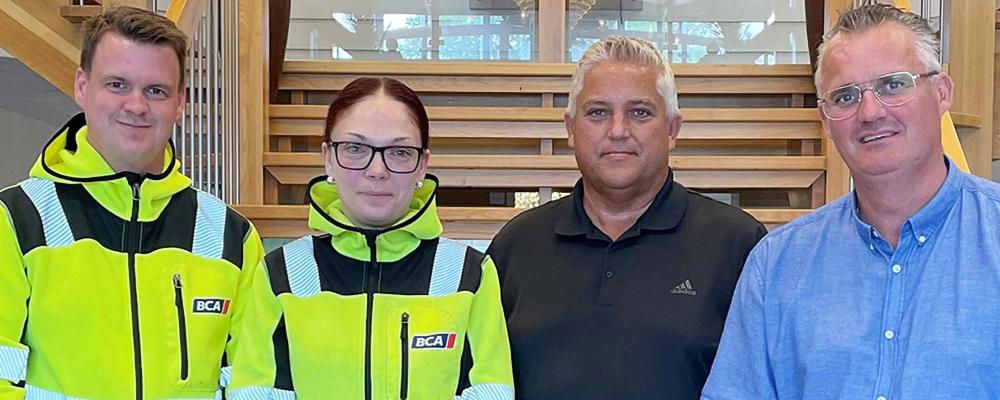Johan Åkerlund, Operativ chef BCA Sverige, Madelene Warnander, Operations Coordinator BCA, Robert Karlsson Förvaltningschef Kilenkrysset och Per Heikman Affärsutvecklare Kilenkrysset i samband med signeringen.
Foto: Kilenkrysset