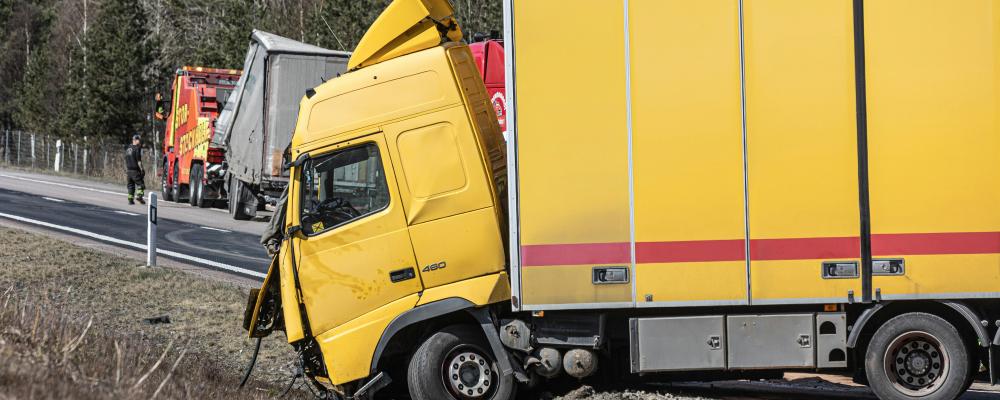 Olycksbilden visar att singelolyckor och mötesolyckor dominerar. Foto: carl tronders / unsplash