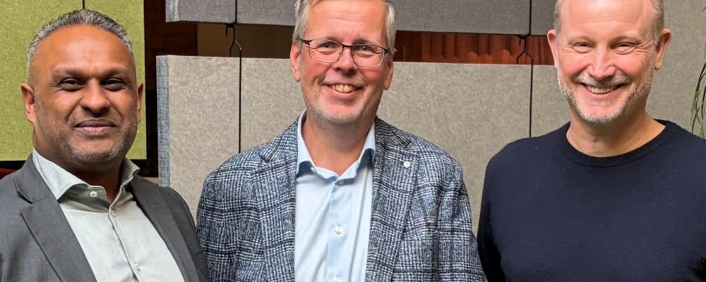 Från vänster: Petter Lagström, vd för Idnet, Fredrik Logenius, vd för Optidev, och Sjur Skjæveland, koncern-vd för Lexit Group. Foto: Lexit Group