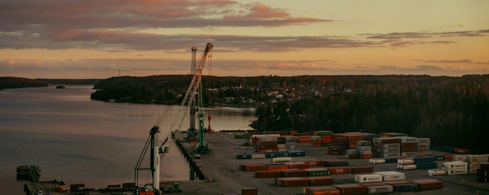 Den hanterade godsvikten i svenska hamnar var totalt 164 miljoner ton, vilket var en ökning med 3 procent, detta jämfört med det låga värdet för 2023. Foto: Philip Myrtorp/Unsplash