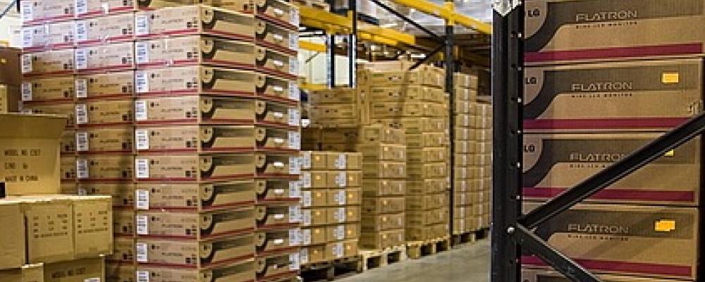 Drive-in-ställage ger mycket hög lagringstäthet genom att minimera behovet av truckgångar. För lager med begränsad golvyta kan detta vara avgörande. Foto: Creative Commons Lic. Kredit: Pixabay