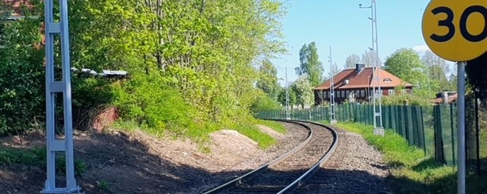 Efter elektrifieringen kommer tågen att kunna köras med ellok från timmerterminalen och vidare ut på Dalabanan. Foto: Göran Persson