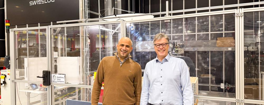 Mats Jonsson och Bilal Charif vid Nowaste Autostore plock pilot cell. Foto: Cognibotics