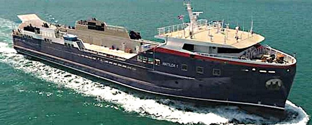 Konceptbild och fartyg av typen stern landing vessel som ligger till grund för hybridlösningen med mikroreaktorer. Bild: Seatransport Pty LTD