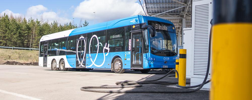 Den nya trafiken kommer att bedrivas med cirka 100 helt nya bussar, en mix av el- och biodieselbussar. Foto: Nobina