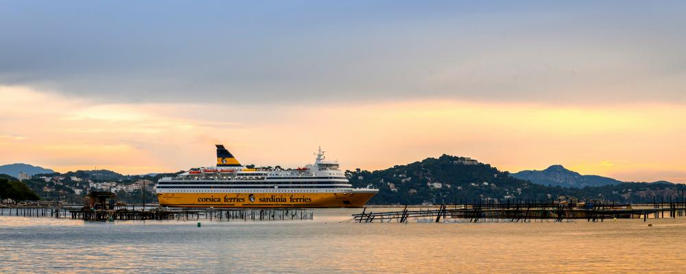 Nowhere Networks och Seafy har inlett en storskalig utrullning för att uppgradera uppkopplingen ombord på tio fartyg inom Corsica Ferries, samtidigt som nätinfrastrukturen byggs ut i Medelhavet. Foto: Philippe BONTEMPS/Unsplash