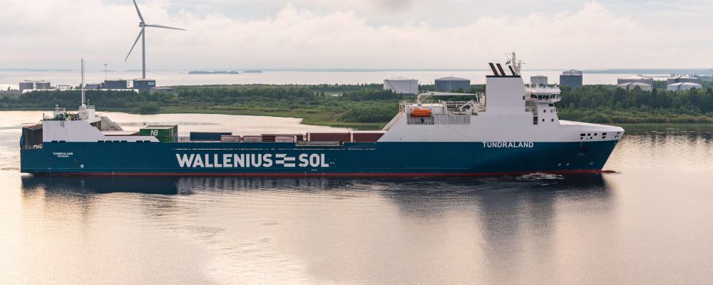 Fartyg på väg genom Bottniska viken. Foto: Kimmo Peränen