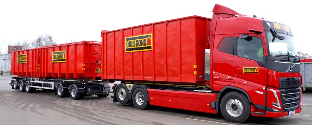 Företagets senaste tillskott till fordonsflottan, en eldriven Volvo FH Electric. Foto: Ohlssons