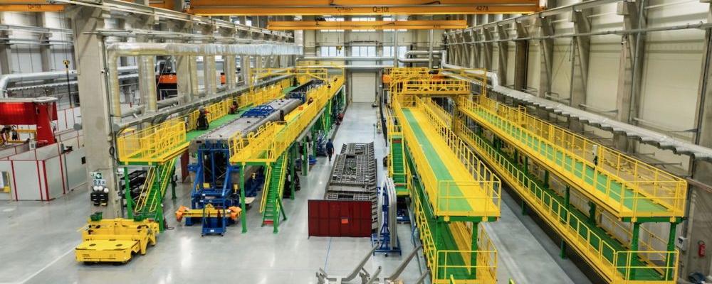 PESA:s produktionsanläggning i Bydgoszcz ska moderniseras med ny teknik som robotisering och lasersvetsning av rullande materiel. Foto: PESA.