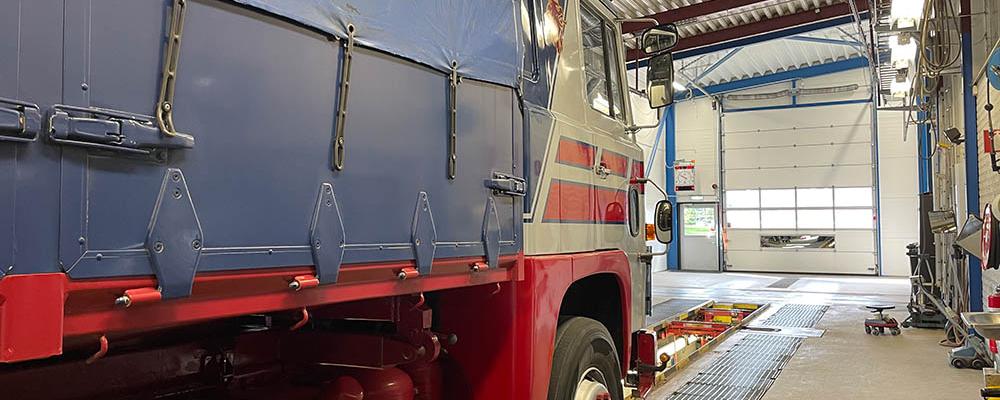 Bilprovningens besiktningsstatistik för 2025 visar att sex av tio tunga lastbilar har brister. Foto: Bilprovningen