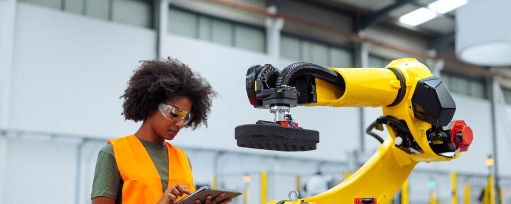 Automatiserade lager utvecklas snabbt till komplexa system där ström, data och rörelse måste fungera utan avbrott. Foto: PEI-Genesis