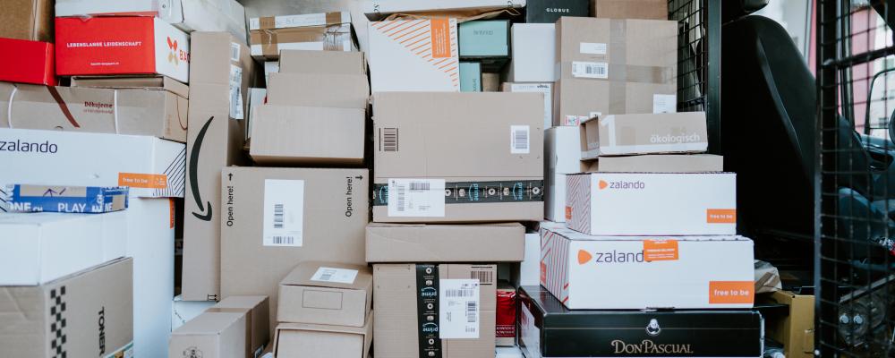 Totalt ökade paketvolymerna med 17 procent jämfört med samma period i fjol. Foto: claudio schwarz/Unsplash