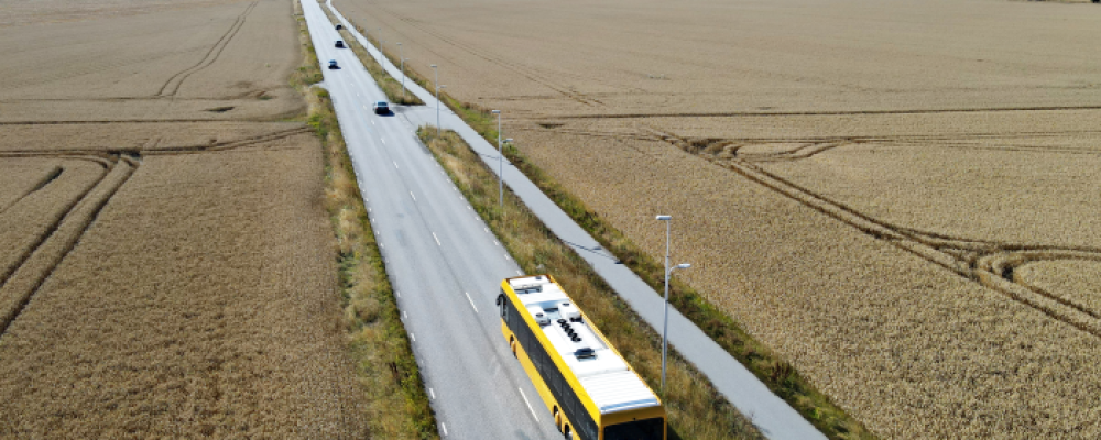 Regionbuss i öppet landskap Fotograf/Källa: Skånetrafken/Lars Dareberg