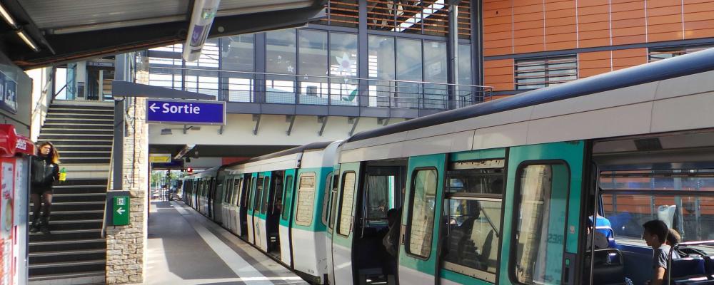 Systemet arbetar i tunnelbanan på automatiseringsnivå GoA2, vilket innebär att tågen körs automatiskt men fortfarande har förare ombord. I avtalet ingår också ett radiosystem som möjliggör dataöverföring mellan tåget och infrastrukturen. Foto: Alstom