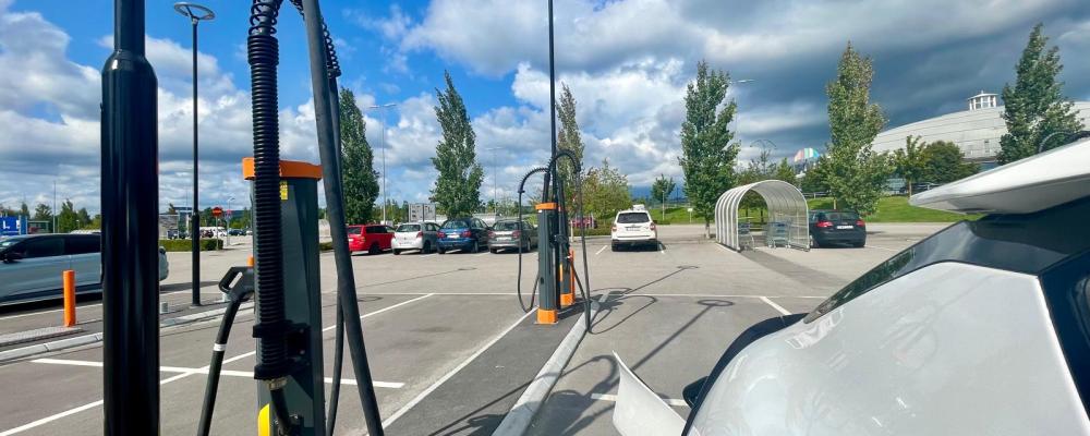 Laddning vid Kupolen i Borlänge. Foto: Stina Wickenberg