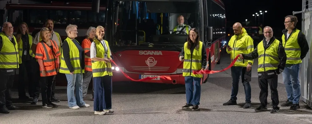 Bandklippning i samband med trafikstarten i Tyresö. Foto: VR