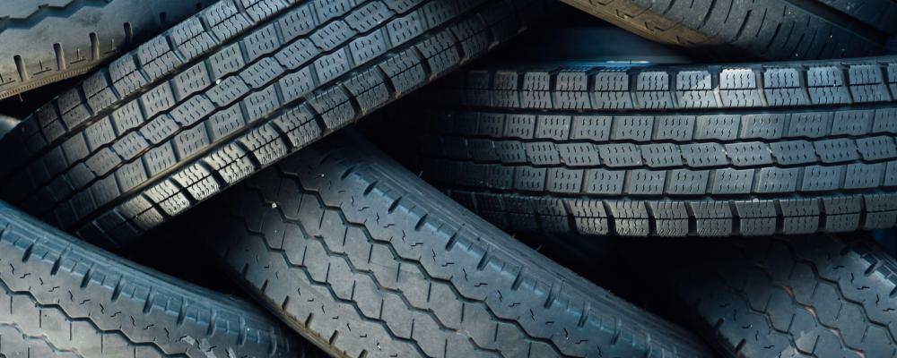 Undersökningen visar att Sverige är det nordiska land där man i lägst utsträckning väljer vinterdäck från någon av de största premiumtillverkarna.  Foto: goh rhy yan /unsplash