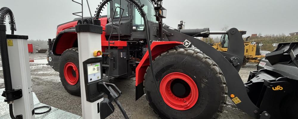 Lastare och laddare vid öppnandet i Vallentuna Foto: Veidekke