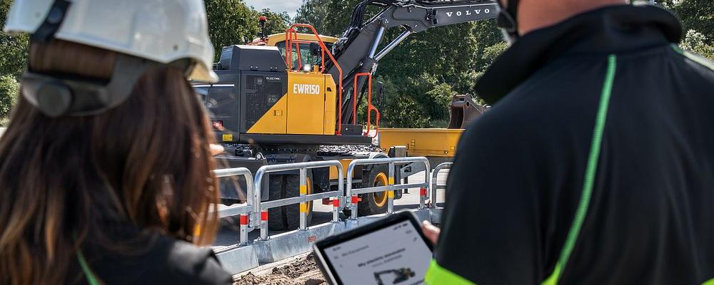 Provkörning av Volvos nya grävmaskinsserie Volvo EWR150 Electric. Foto: Swecon