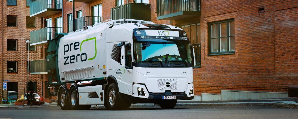 PreZero lägger en stor order på 35 batterielektriska lastbilar från Volvo Lastvagnar, varav 24 Volvo FM Low Entry. Fotograf: Erik Torring