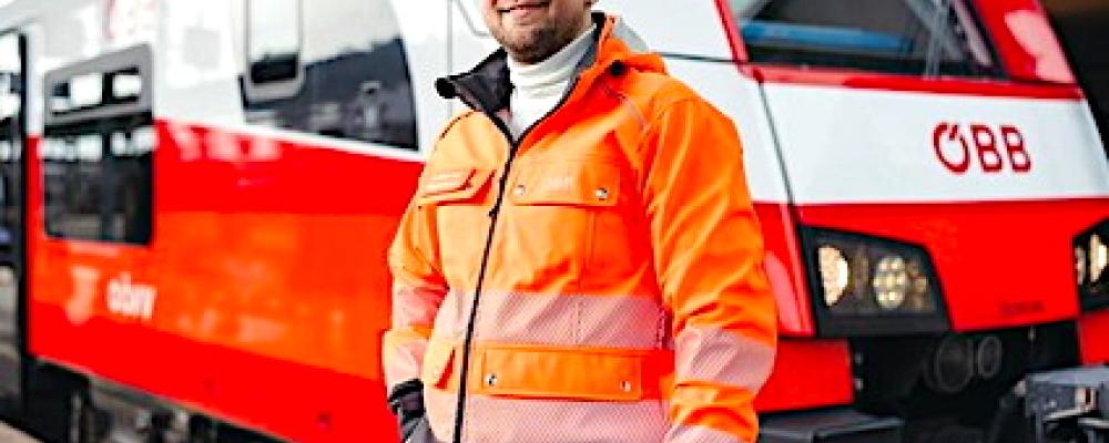 En s.k. "Wagenmeister" anställd hos österrikiska tågbolaget ÖBB. Foto: ÖBB
