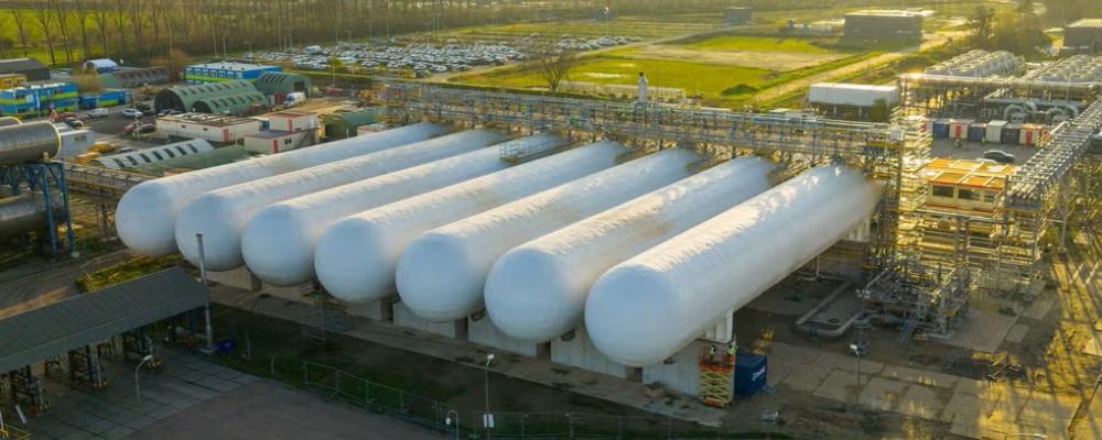 Infrastruktur för koldioxidinfångning och lagring (CCS) under uppförande vid Yaras anläggning för blå ammoniak i Sluiskil. Foto: Yara International.