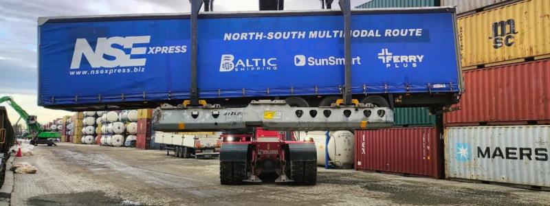 LTG Cargo och järnvägsoperatören Ukrzaliznytsia (UZ), i samarbete med NSExpress, testade en ny lasttransportväg Kaunas - Kiev. Ospecificerat antal påhängsvagnar fördes till Kaunas intermodala terminal från hamnen i Klaipėda. Foto: LTG Cargo