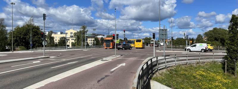Ett av målen har varit att pröva om tjänsteskjuts i kombination med cykel kan minska kommunens behov av tjänstebilar. Pressbild: Karlstad kommun
