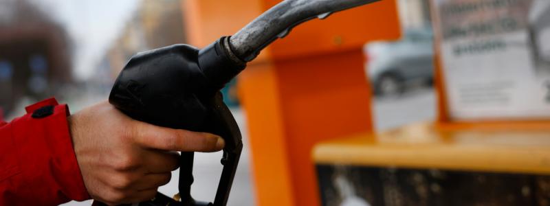 Fredrik Persson/TT: Dieselpriset lyfte kraftigt vid årsskiftet till följd av ökad reduktionsplikt, med krav på att en högre andel dyrare biodrivmedel blandas in. Sedan dess har ledande bensinkedjor fortsatt höja priserna till nya rekordnivåer. Arkivbild.