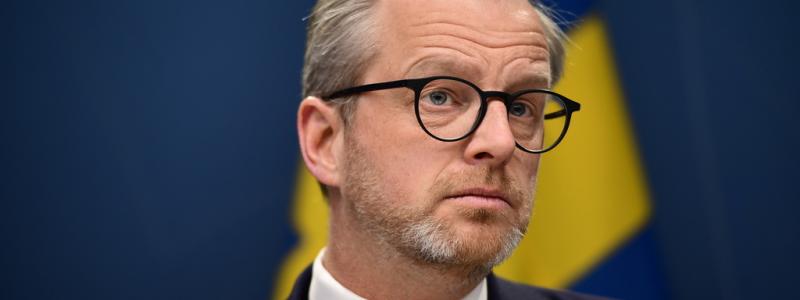 Paul Wennerholm/TT: Finansminister Mikael Damberg (S) vänder sig till EU för ytterligare skattejusteringar på bensin och diesel. Arkivbild.
