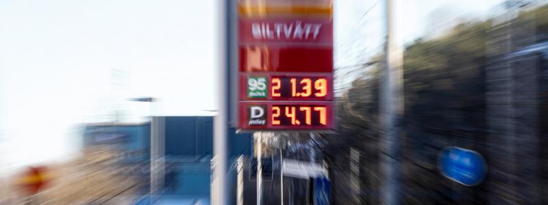 Stefan Jerrevång/TT: Nu sänker kedjorna drivmedelspriserna. Arkivbild.