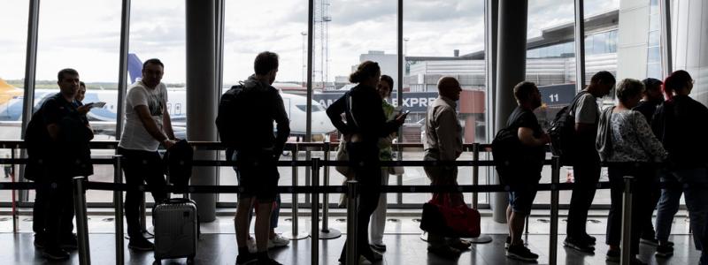 Christine Olsson/TT: Flygets återhämtning fortsätter i maklig takt, men köerna på Arlanda är tillbaka på normalnivåer. Arkivbild.