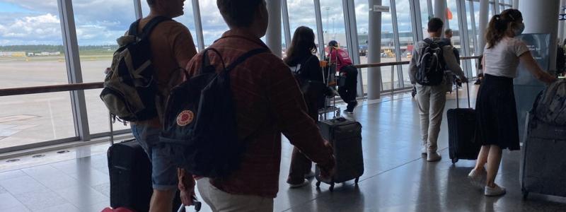 Gustav Sjöholm/TT: Resenärer i Sky City på Arlanda. Arkivbild.