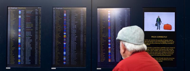 Fredrik Persson/TT: Passagerare i avgångshallen på Arlanda flygplats. Arkivbild.